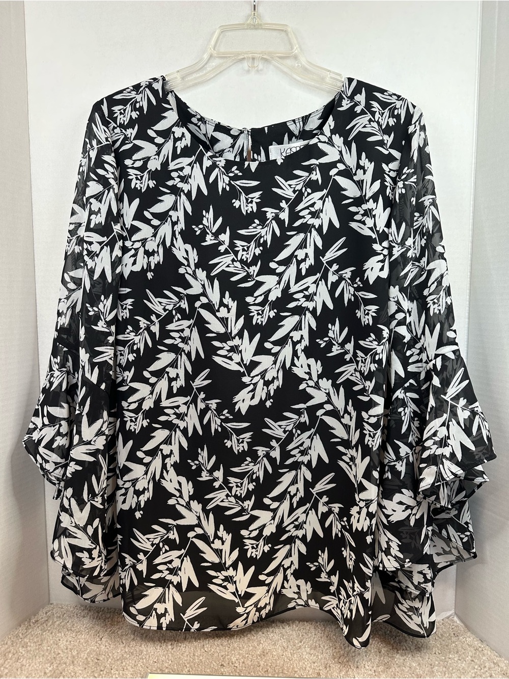 Kasper Black and White Botanical Print Blouse, Ruffle sleeves, size 2X, NWT